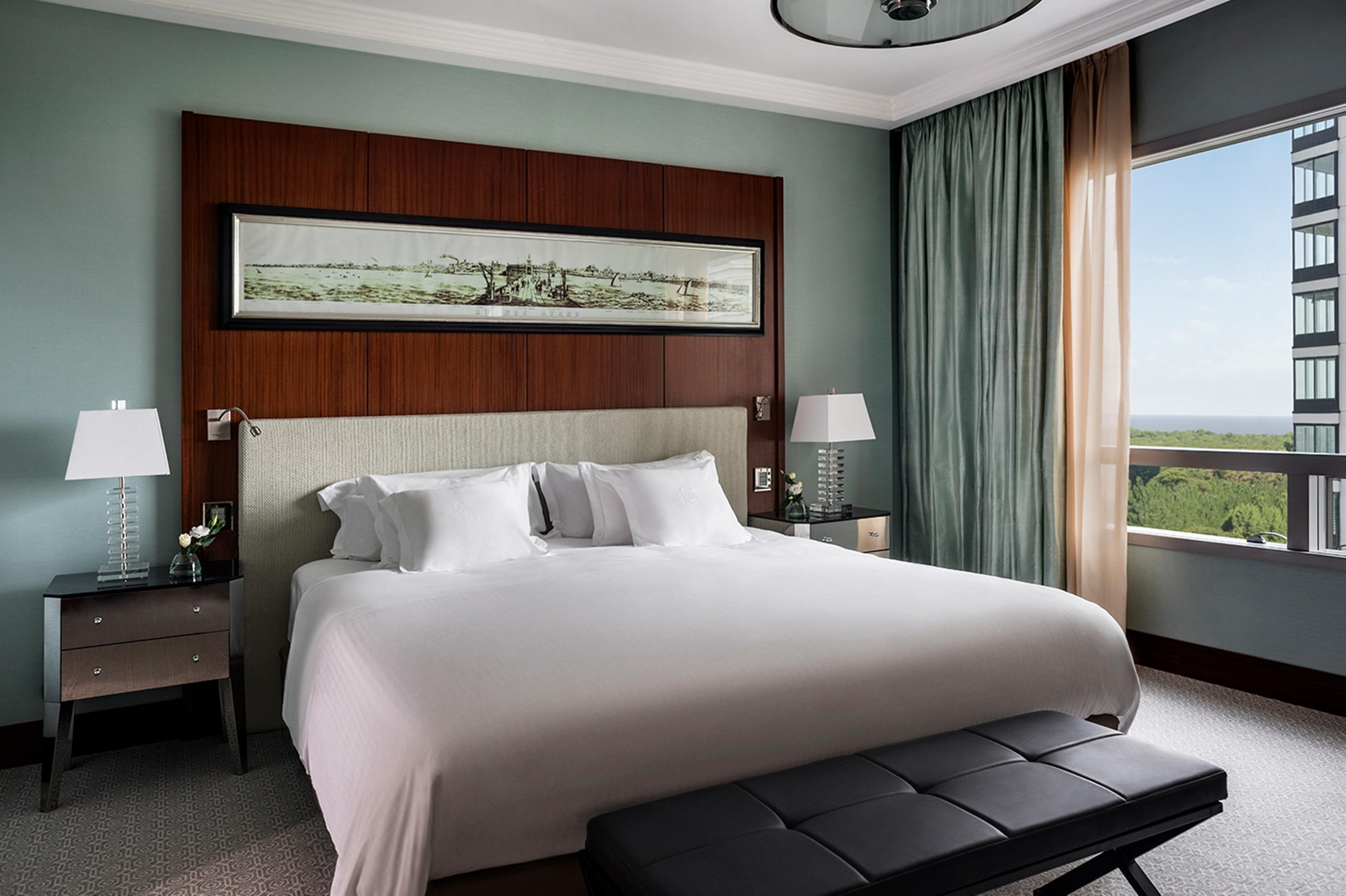 Alvear Icon Hotel 부에노스아이레스 외부 사진 A bedroom at the Ritz-Carlton, Laguna Beach