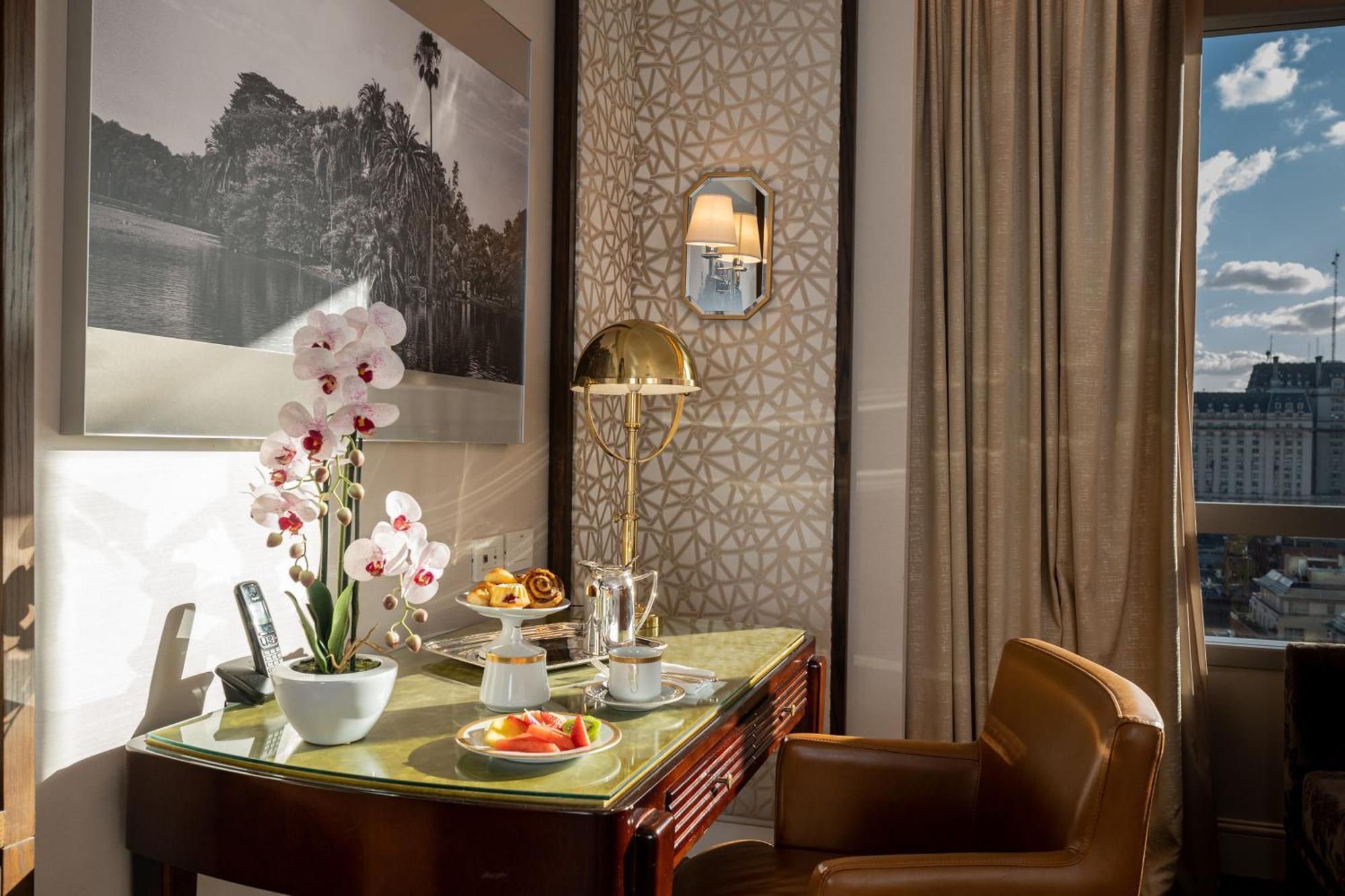 Alvear Icon Hotel 부에노스아이레스 외부 사진 A room at the hotel