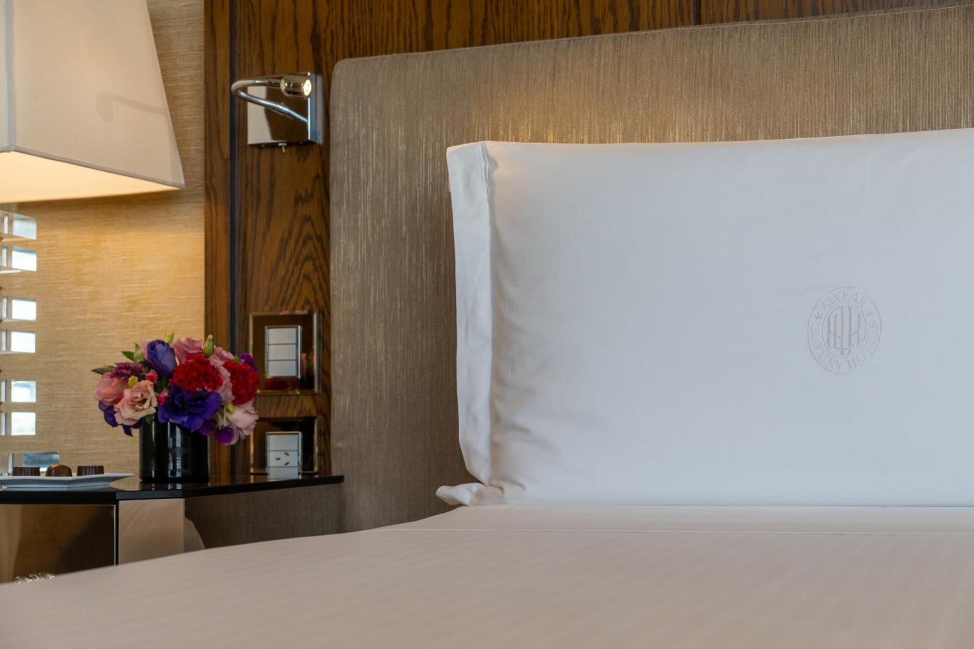 Alvear Icon Hotel 부에노스아이레스 외부 사진 A pillow with a monogram