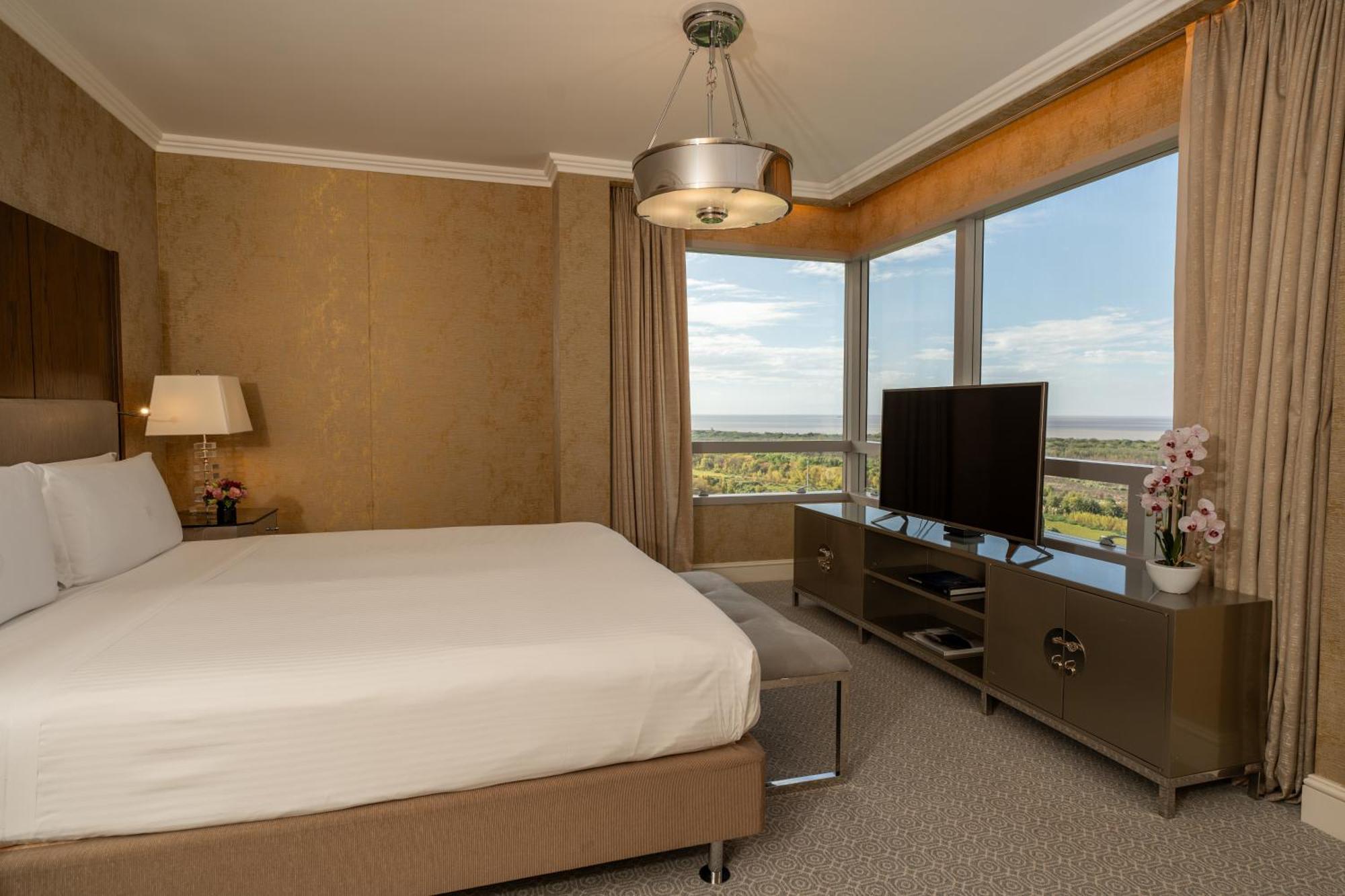Alvear Icon Hotel 부에노스아이레스 외부 사진 A bedroom at the Hilton San Diego Bayfront