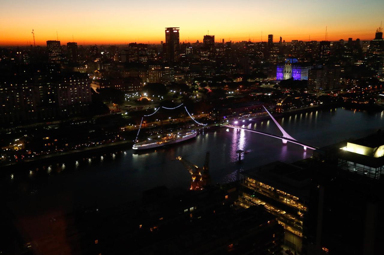Alvear Icon Hotel 부에노스아이레스 외부 사진 Brisbane CBD at night